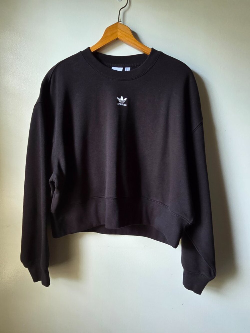 WORN ONCE ADIDAS BLACK SEMI CROPPED SWEATER PULLOVER SIZE M WOMENS